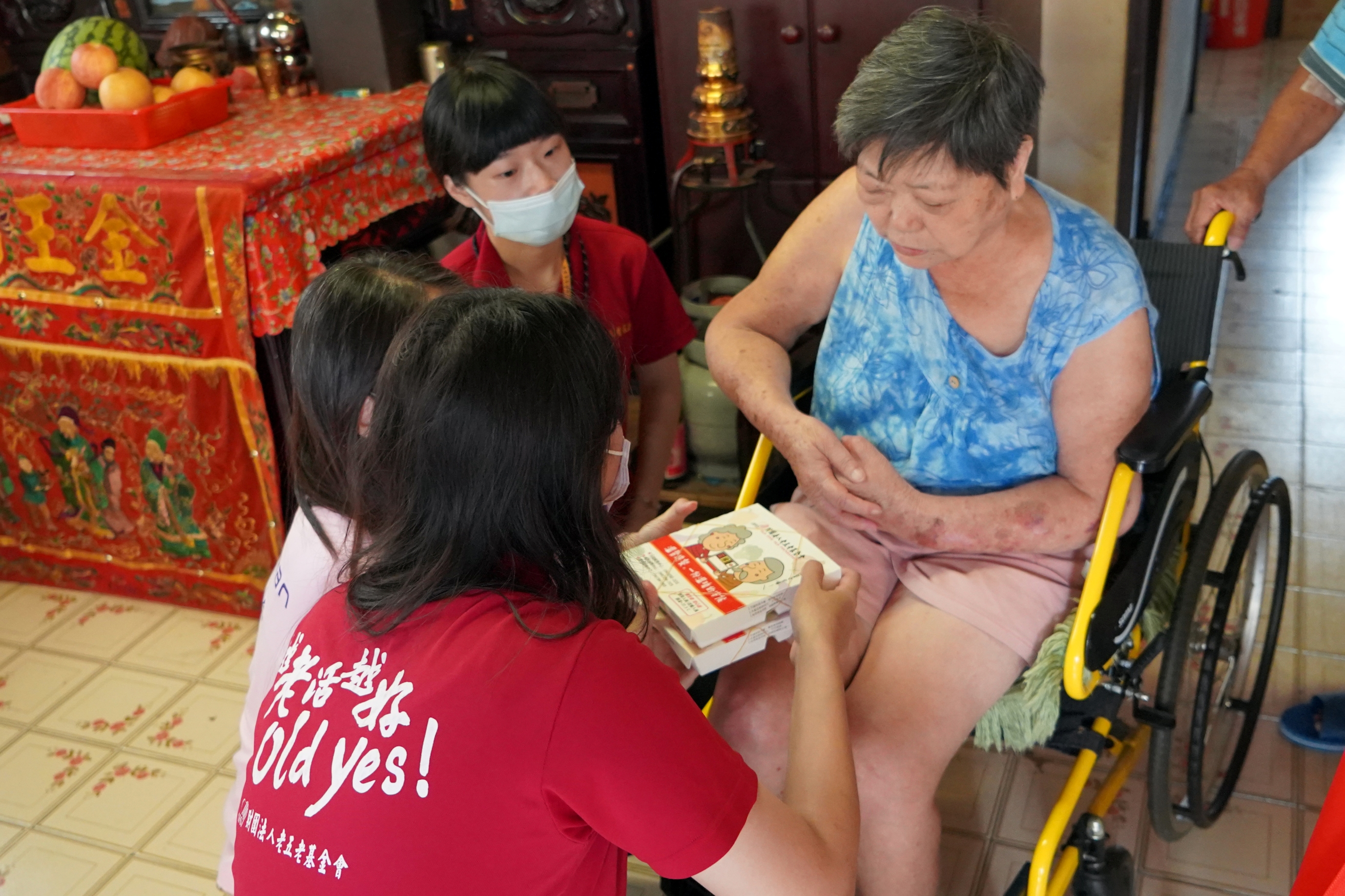 嘉豐海洋國際-社會責任 | 嘉豐海洋國際 台中石岡老五老基金會做公益活動